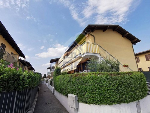 Privato vende appartamento in villa