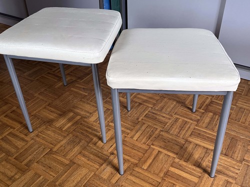 2 sgabelli - sedute imbottite + gambe in ferro