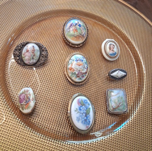 Mini collezione di N� 8   antiche spille  in porce