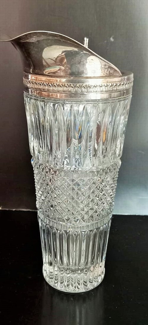 Shaker da cocktail  vintage  in  metallo pregiato 