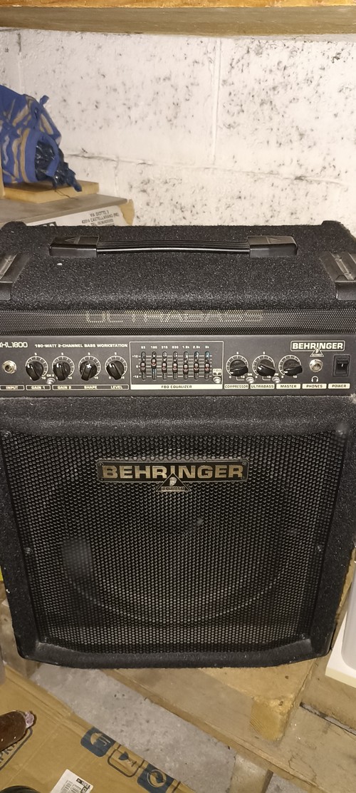 Amplificatore Behringer 180 watt ultrabass
