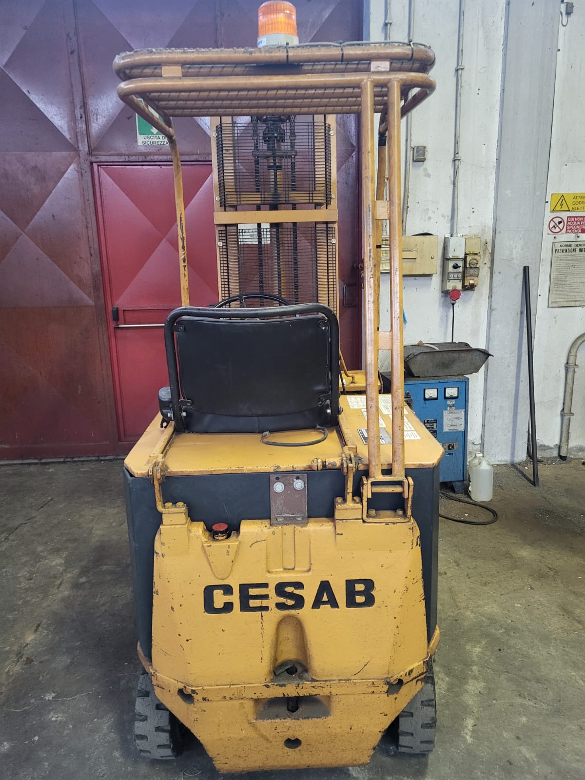 Carrello elevatore CESAB vista posteriore